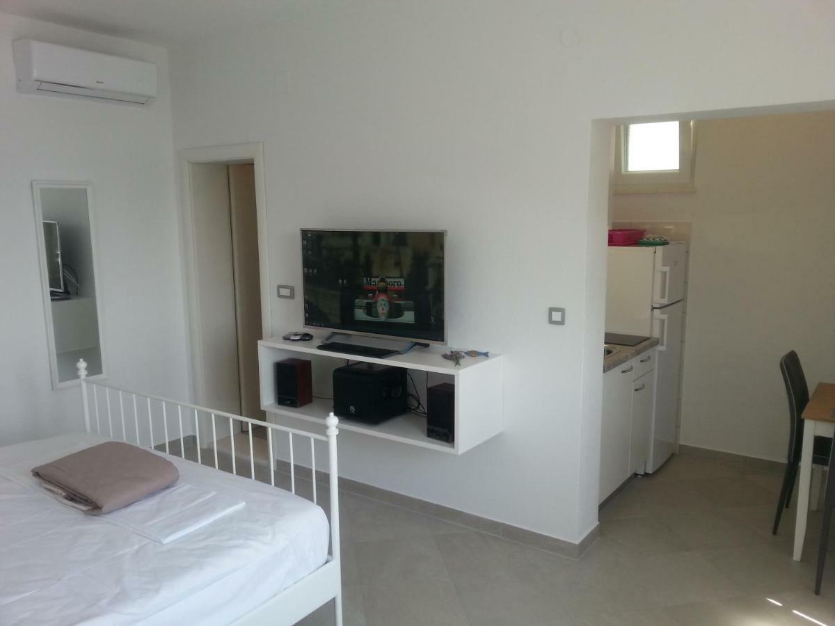 Studio Apartment Luce 2 Marina Exterior photo